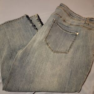 Women's Cropped Jeans in Light Blue